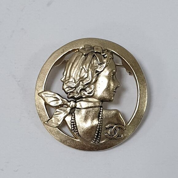 Chanel Gold-Tone Mademoiselle Brooch - Elegant & Iconic - Picture 1 of 4